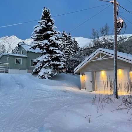 House With Garage In Central Lyngen Lyngseidet Kültér fotó