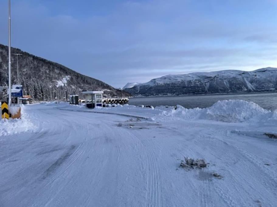 House With Garage In Central Lyngen Lyngseidet Kültér fotó